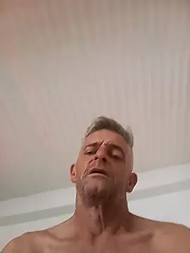 Snapshot of NICJOHNS chatting on 12.29.24 NICJOHNS online show from 12.29.24