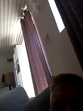 Snapshot of NICJOHNS chatting on 01.01.25 NICJOHNS online show from 01.01.25