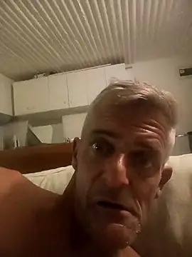 Snapshot of NICJOHNS chatting on 02.09.25 NICJOHNS online show from 02.09.25