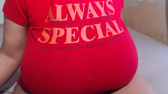 Snapshot of FlavoredNia chatting on 10.18.25 FlavoredNia online show from 10.18.25