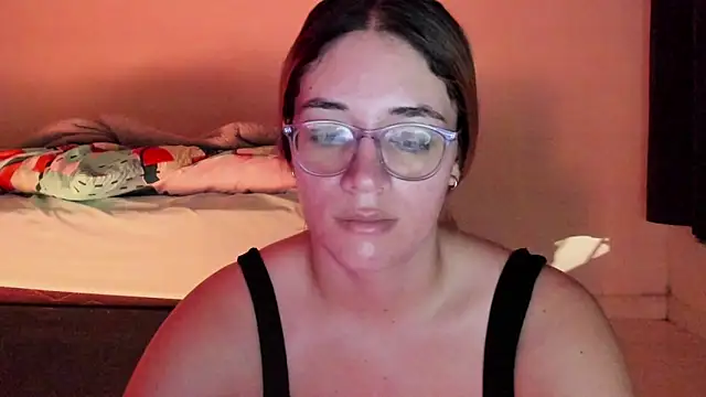 Snapshot of atenas_05_ chatting on 04.24.26 atenas 05 online show from 04.24.26