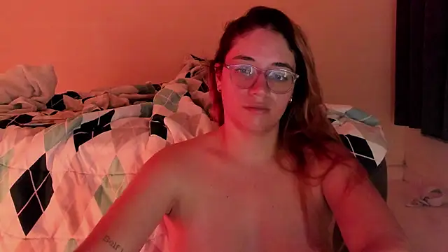 Snapshot of atenas_05_ chatting on 05.14.26 atenas 05 online show from 05.14.26