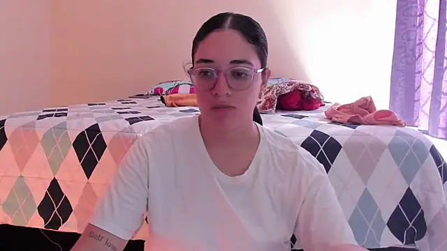 Snapshot of atenas_05_ chatting on 05.31.26 atenas 05 online show from 05.31.26