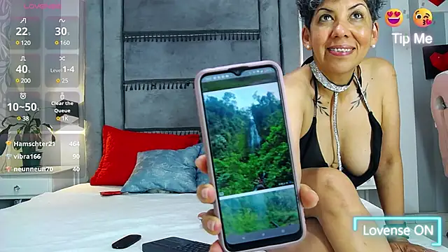 Julianewell online show from 03.05.25