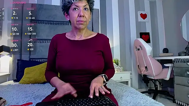 Julianewell online show from 01.12.26