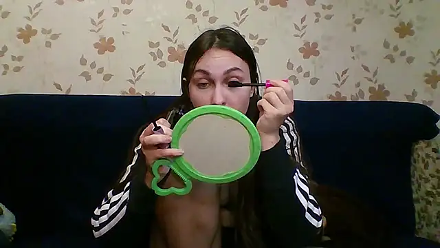 Snapshot of catt_kat chatting on 10.08.25 catt kat online show from 10.08.25