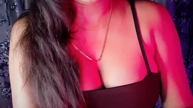 Snapshot of SexyAndHottie chatting on 04.30.26 SexyAndHottie online show from 04.30.26