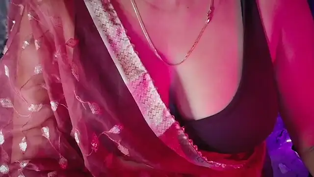 Snapshot of SexyAndHottie chatting on 05.11.26 SexyAndHottie online show from 05.11.26
