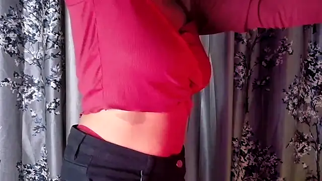 Snapshot of SexyAndHottie chatting on 06.28.26 SexyAndHottie online show from 06.28.26