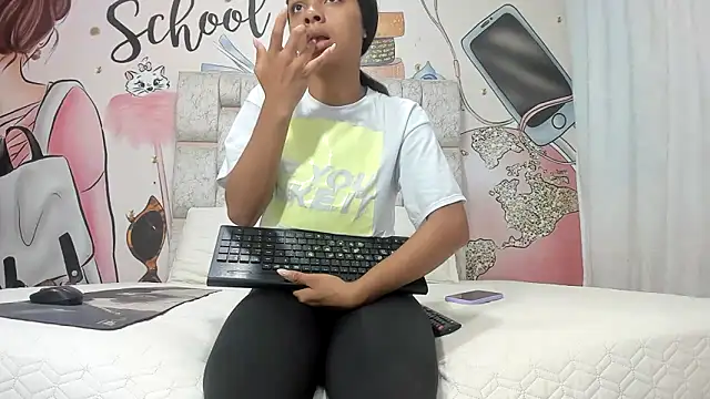 Snapshot of KOURTNEY-- chatting on 01.14.25 KOURTNEY-- online show from 01.14.25