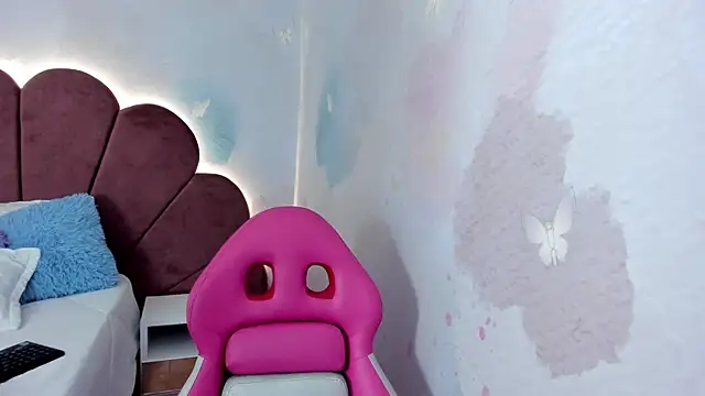 Snapshot of Carohorny4u chatting on 01.12.26 Carohorny4u online show from 01.12.26