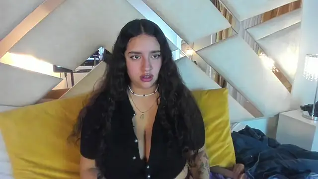 Snapshot of paulette_dupont chatting on 03.05.25 paulette dupont online show from 03.05.25