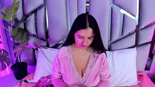 Snapshot of paulette_dupont chatting on 09.19.25 paulette dupont online show from 09.19.25