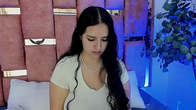 Snapshot of paulette_dupont chatting on 10.19.25 paulette dupont online show from 10.19.25
