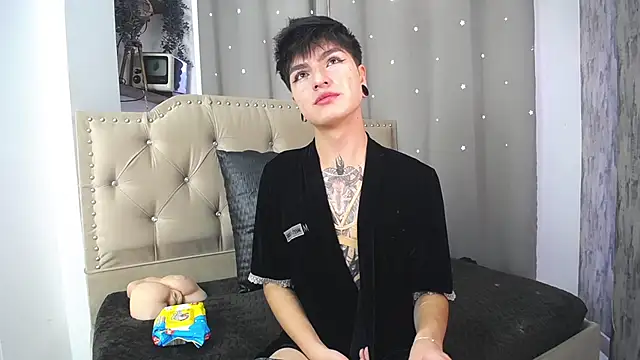 Snapshot of CataFox_ chatting on 01.21.25 CataFox online show from 01.21.25