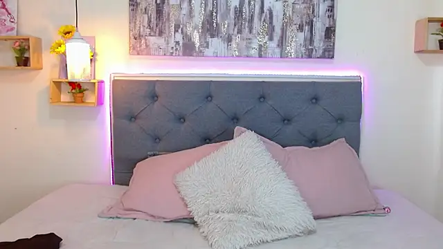 mia aira online show from 09.08.25