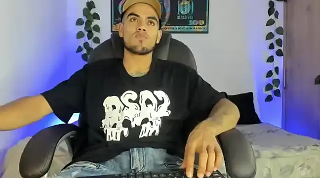 mikee scooth online show from 02.24.25