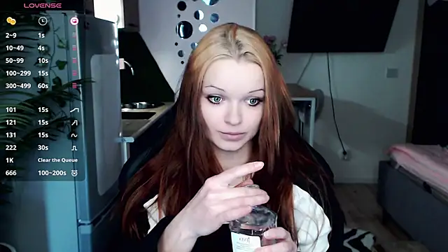 Snapshot of illililliilli chatting on 03.08.25 illililliilli online show from 03.08.25