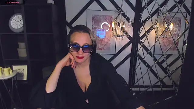 Queen Anna  online show from 01.15.25