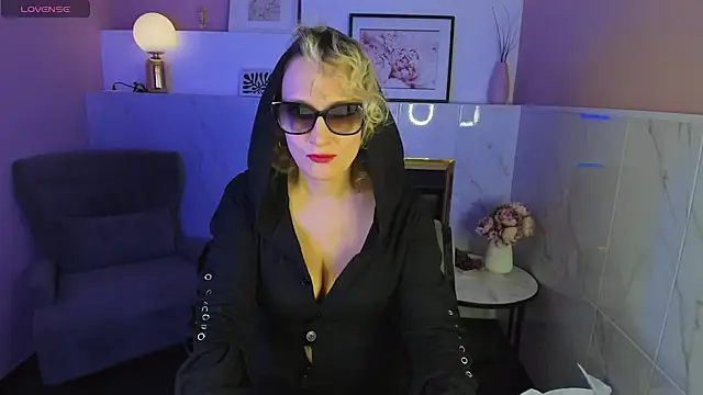 Queen Anna  online show from 01.23.25