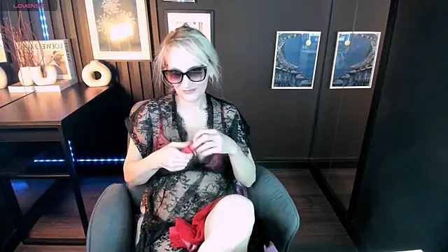 Queen Anna  online show from 05.01.26