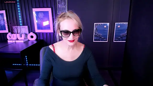 Queen Anna  online show from 05.07.26