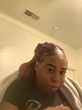 Snapshot of sexxycandyred chatting on 09.26.25 sexxycandyred online show from 09.26.25