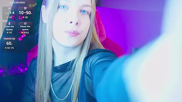 Snapshot of CuteMousee chatting on 06.17.26 CuteMousee online show from 06.17.26