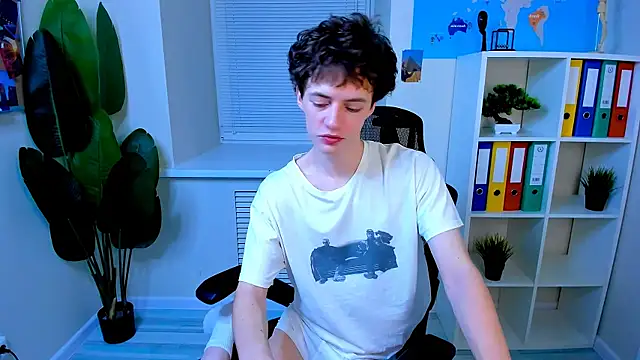 Snapshot of LukeSweet chatting on 01.19.26 LukeSweet online show from 01.19.26