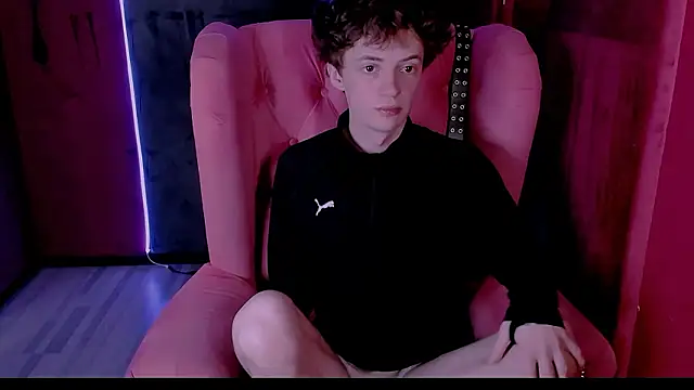 Snapshot of LukeSweet chatting on 02.04.26 LukeSweet online show from 02.04.26