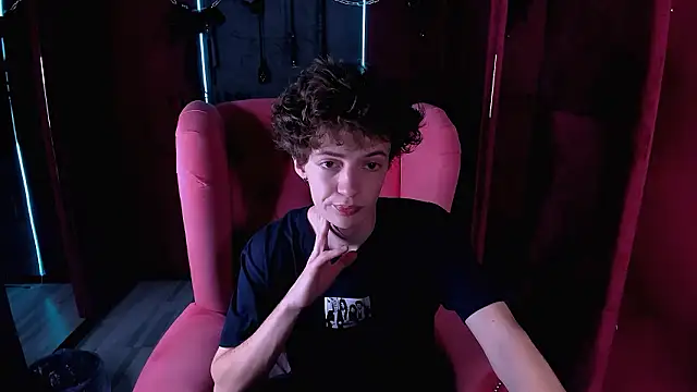 Snapshot of LukeSweet chatting on 02.22.26 LukeSweet online show from 02.22.26