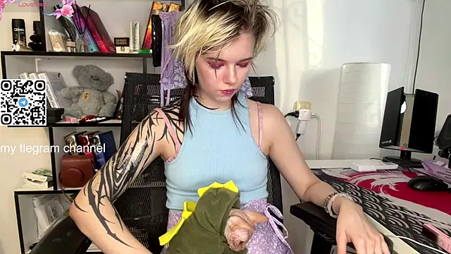 Snapshot of EngelAlman chatting on 02.04.26 EngelAlman online show from 02.04.26