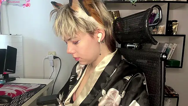 Snapshot of EngelAlman chatting on 02.13.26 EngelAlman online show from 02.13.26