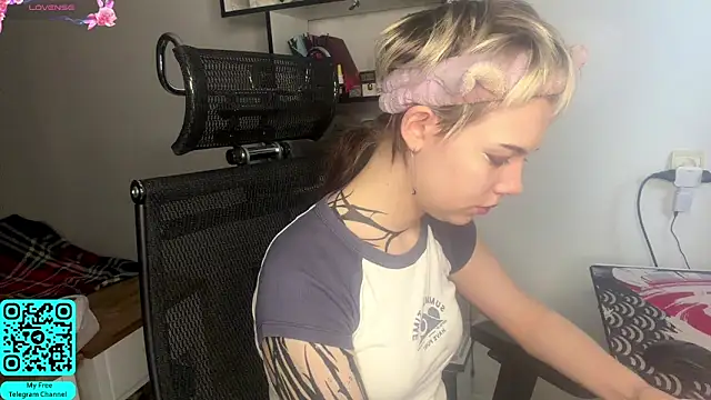 Snapshot of EngelAlman chatting on 02.15.26 EngelAlman online show from 02.15.26