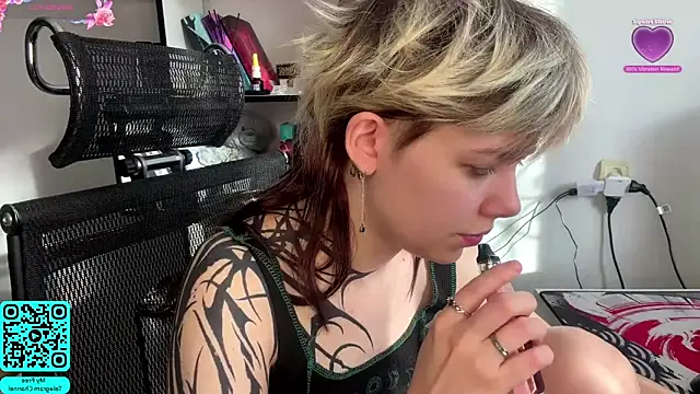 Snapshot of EngelAlman chatting on 02.22.26 EngelAlman online show from 02.22.26