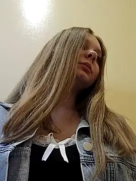 Snapshot of Ekaterina27 chatting on 02.28.25 Ekaterina27 online show from 02.28.25