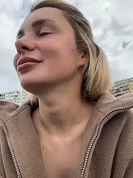 Snapshot of SandraCarter chatting on 02.18.26 SandraCarter online show from 02.18.26