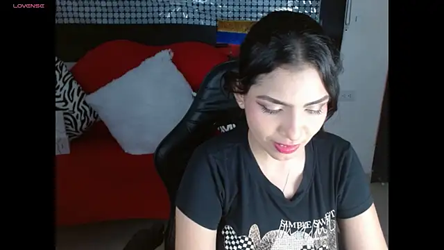 Snapshot of Carolaine69_ chatting on 07.04.26 Carolaine69 online show from 07.04.26