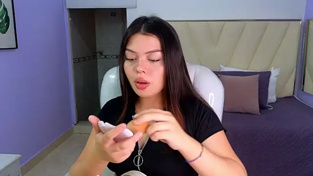 Snapshot of Sexy_paradise18_ chatting on 02.25.25 Sexy paradise18  online show from 02.25.25