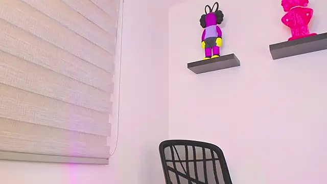 Gangster Girl online show from 12.19.24