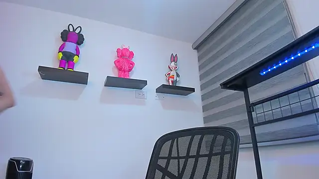 Gangster Girl online show from 12.21.25