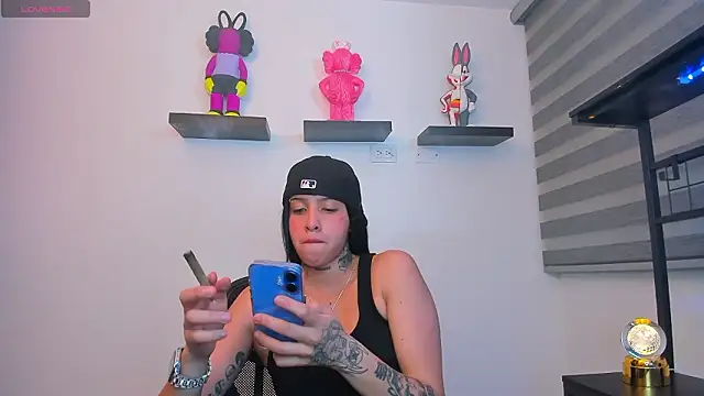 Gangster Girl online show from 02.05.26