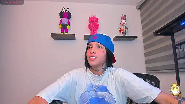 Gangster Girl online show from 02.07.26