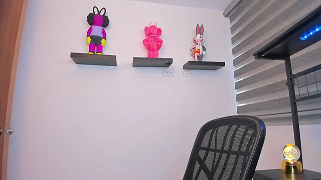 Gangster Girl online show from 04.10.26