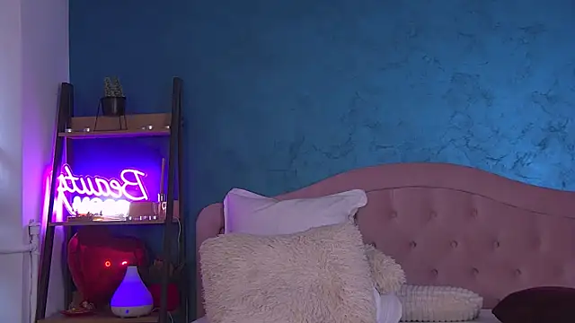 Snapshot of RaisaVawn chatting on 02.08.25 RaisaVawn online show from 02.08.25