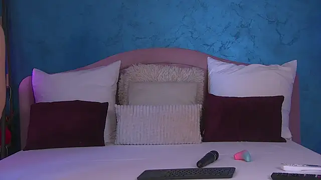 Snapshot of RaisaVawn chatting on 03.21.25 RaisaVawn online show from 03.21.25