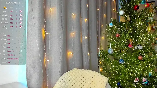 Snapshot of Maya_Willis chatting on 12.31.24 Maya Willis online show from 12.31.24