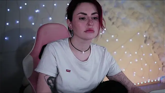 Snapshot of Lana__May chatting on 12.20.24 Lana May online show from 12.20.24