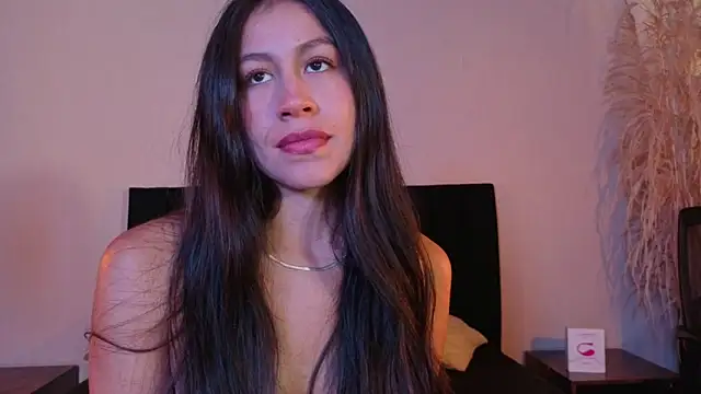 Snapshot of EmiGomez_ chatting on 03.10.26 EmiGomez online show from 03.10.26