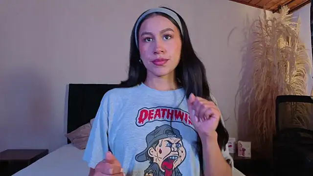 Snapshot of EmiGomez_ chatting on 03.13.26 EmiGomez online show from 03.13.26